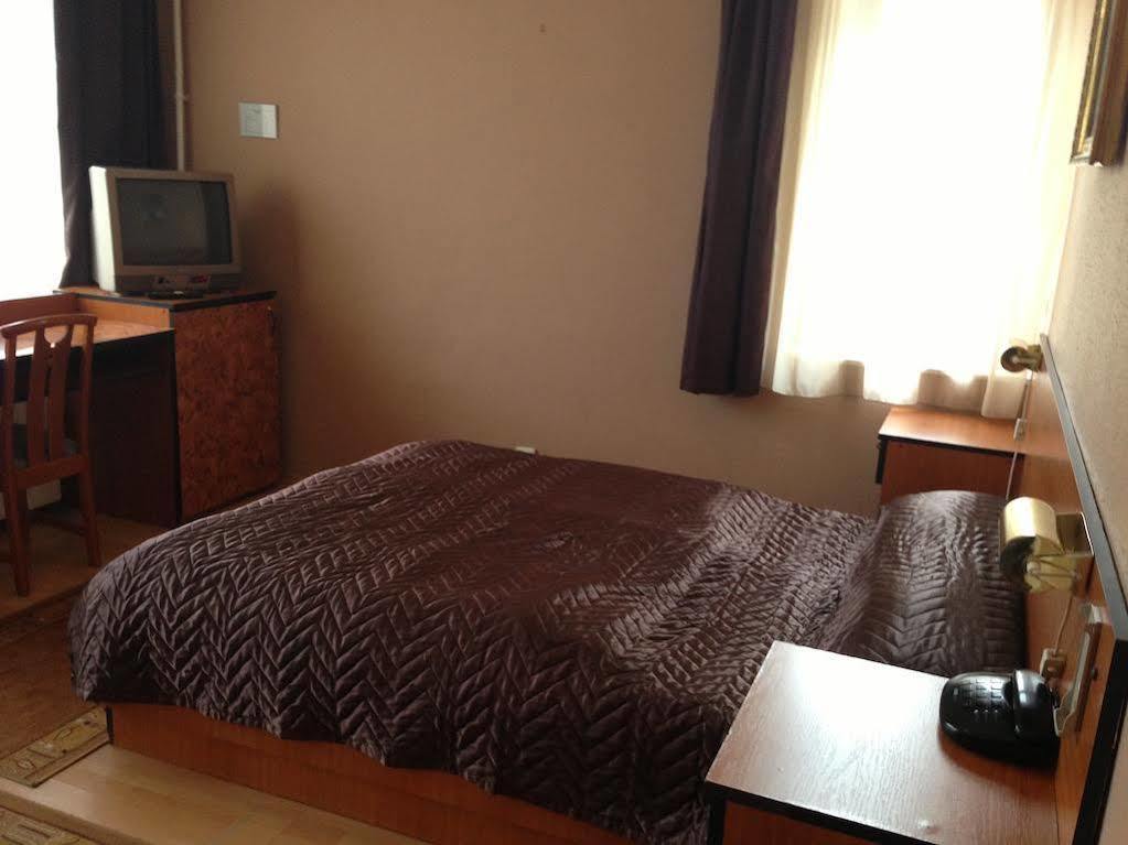 Villa Hotel Kristal ブダペスト エクステリア 写真
